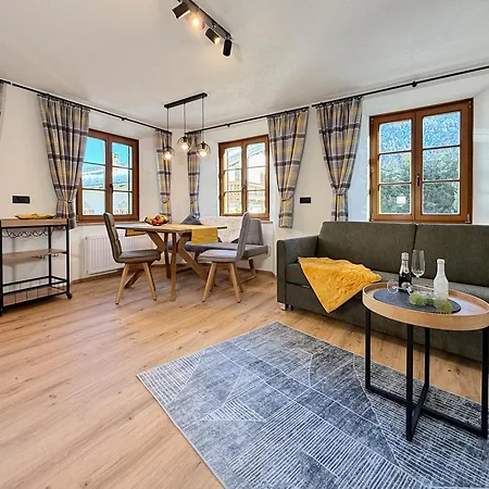 Haus Carolus * Elbigenalp
