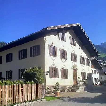 Haus Carolus * Elbigenalp